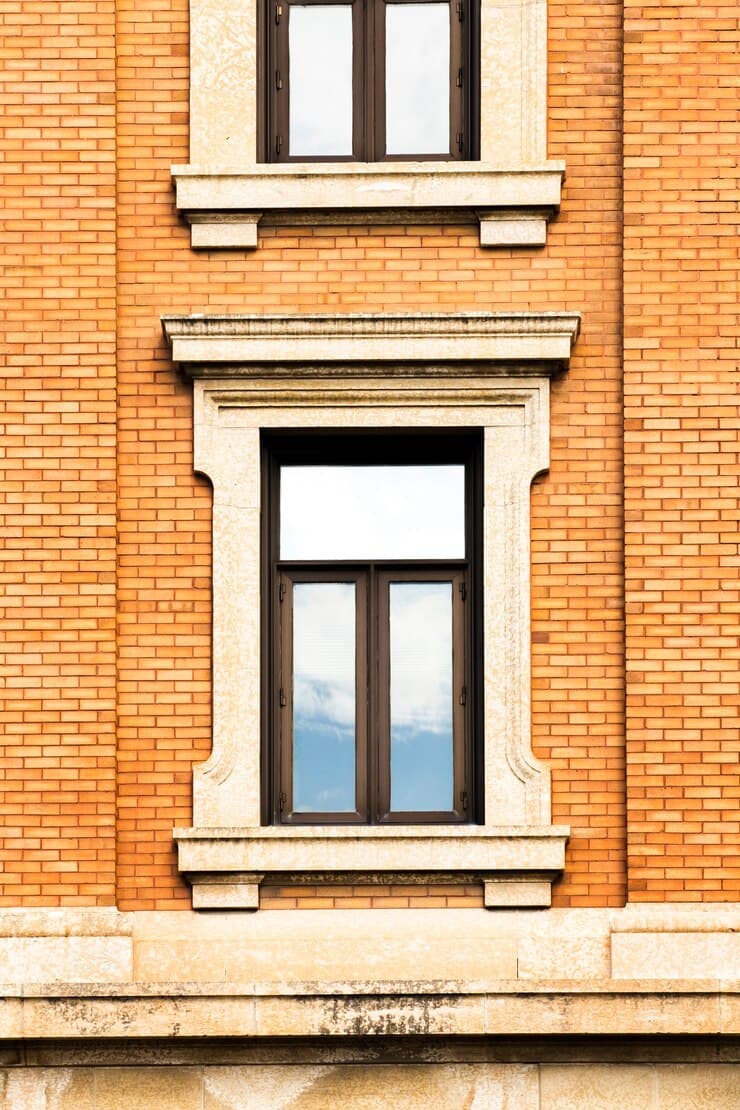 شباك مزدوج من الحجر الطبيعي